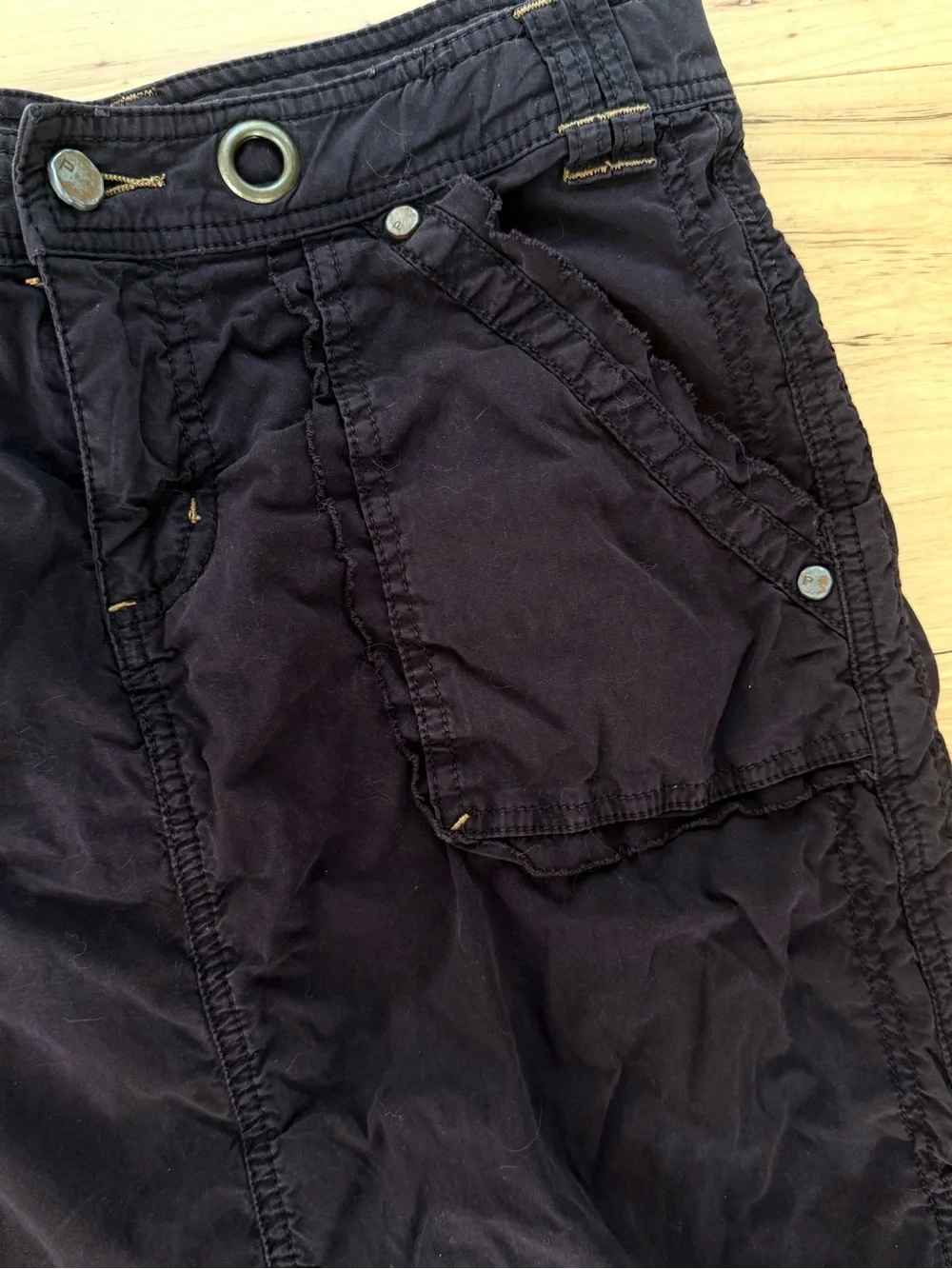 Pure Color Women’s dark brown utility midi skirt with unique details. Size 27.